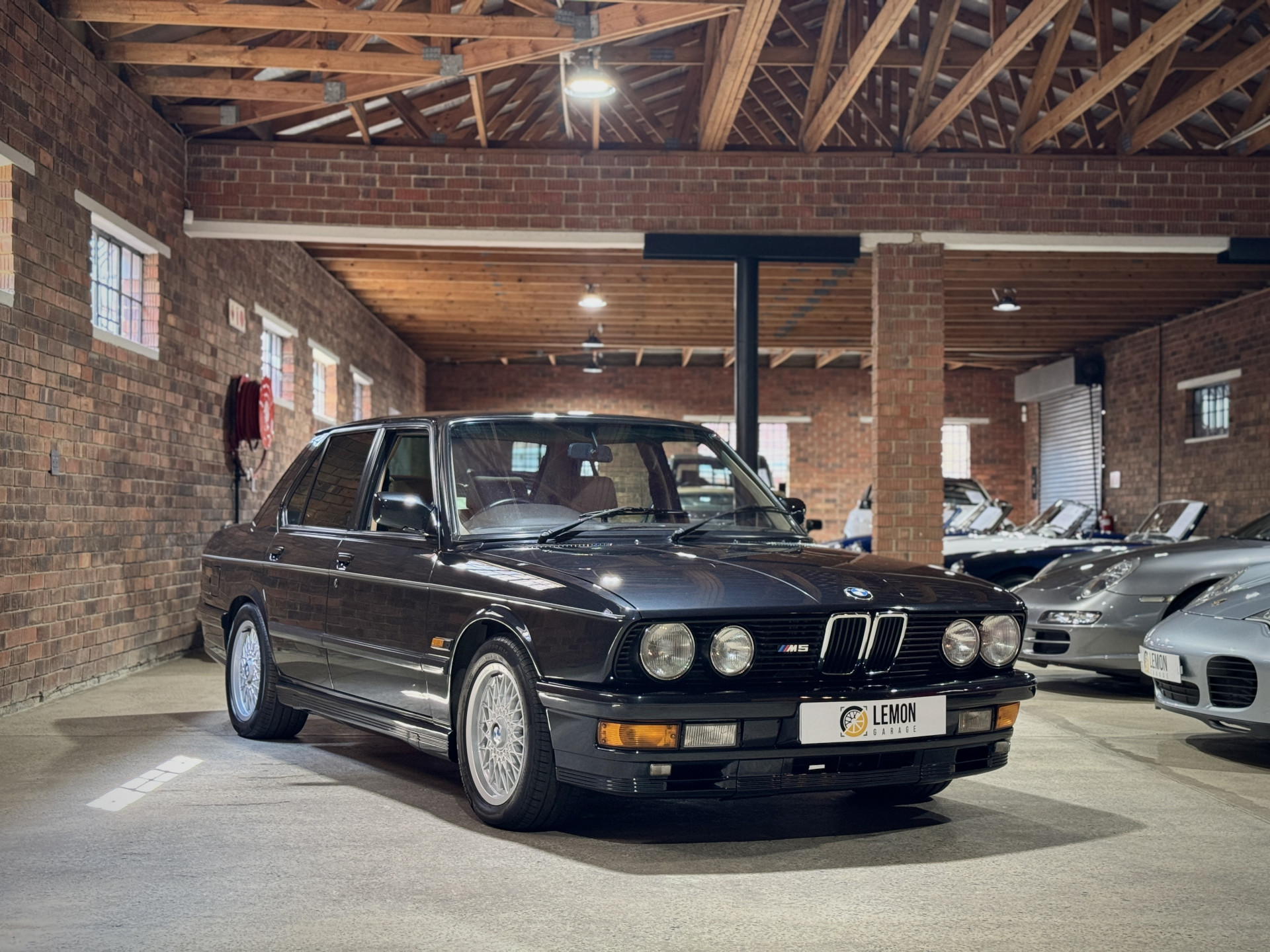 1989 BMW M5 (E28)