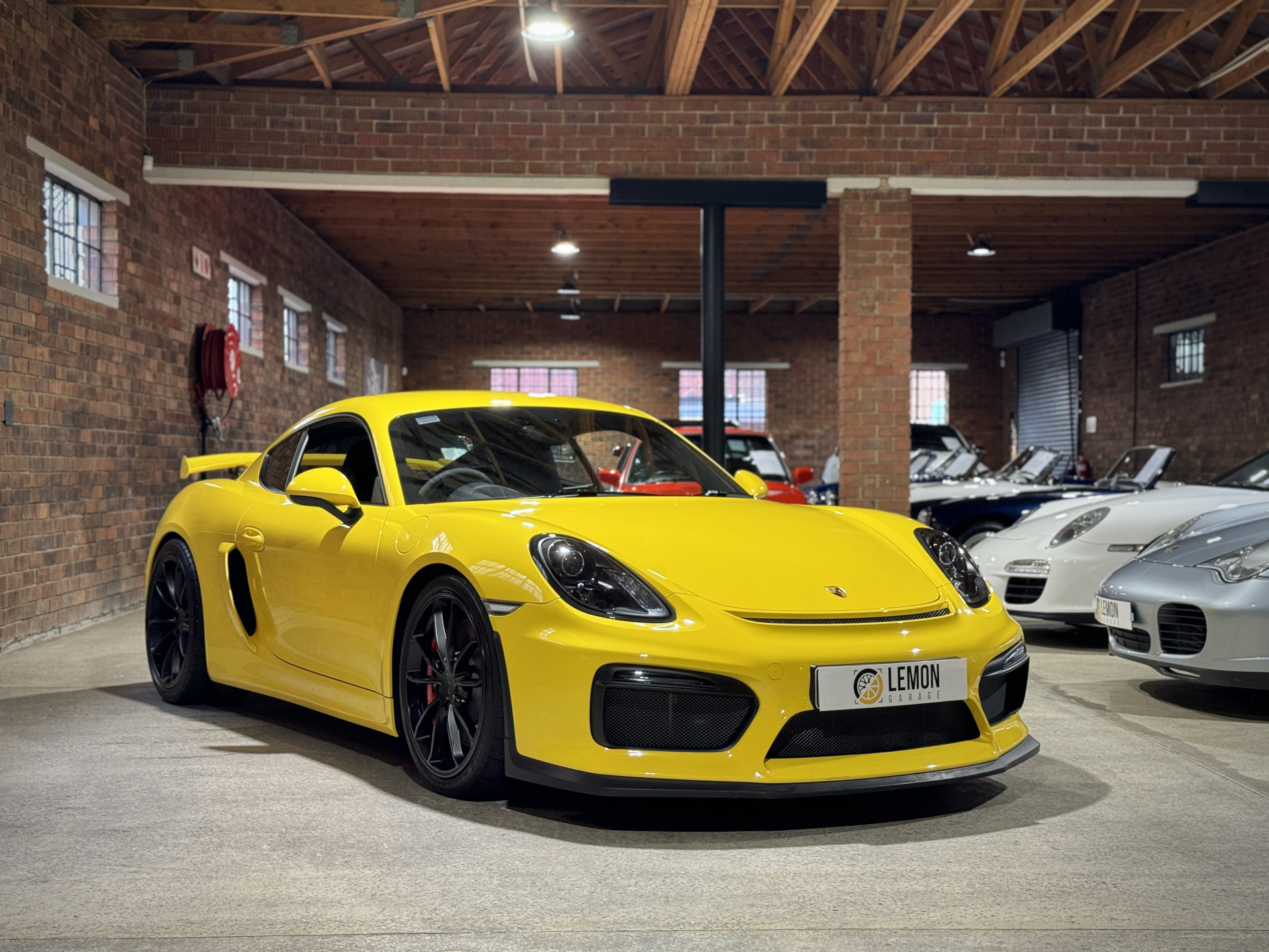 2016 Porsche Cayman GT4 (981)
