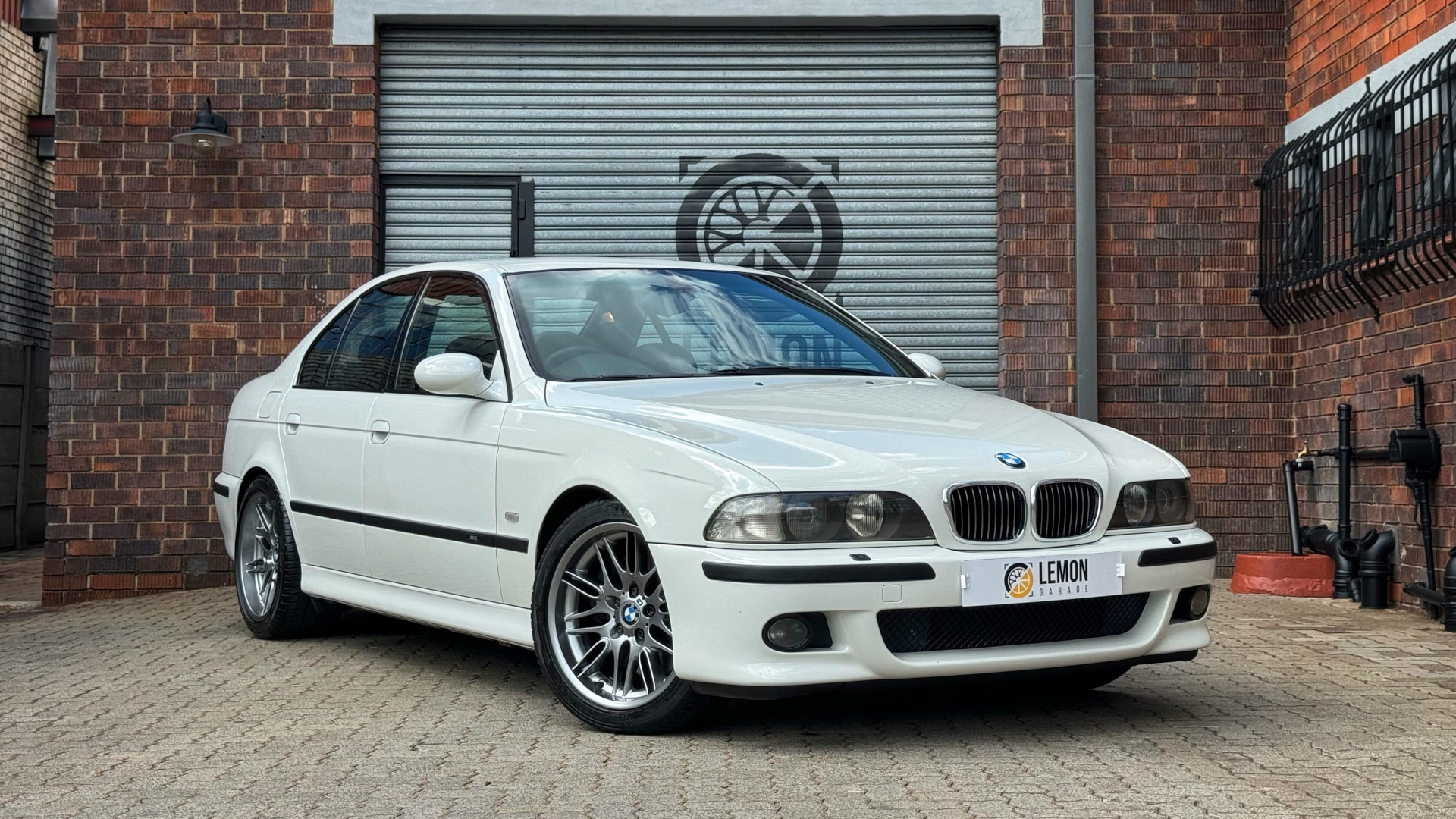 2000 BMW M5 (E39)