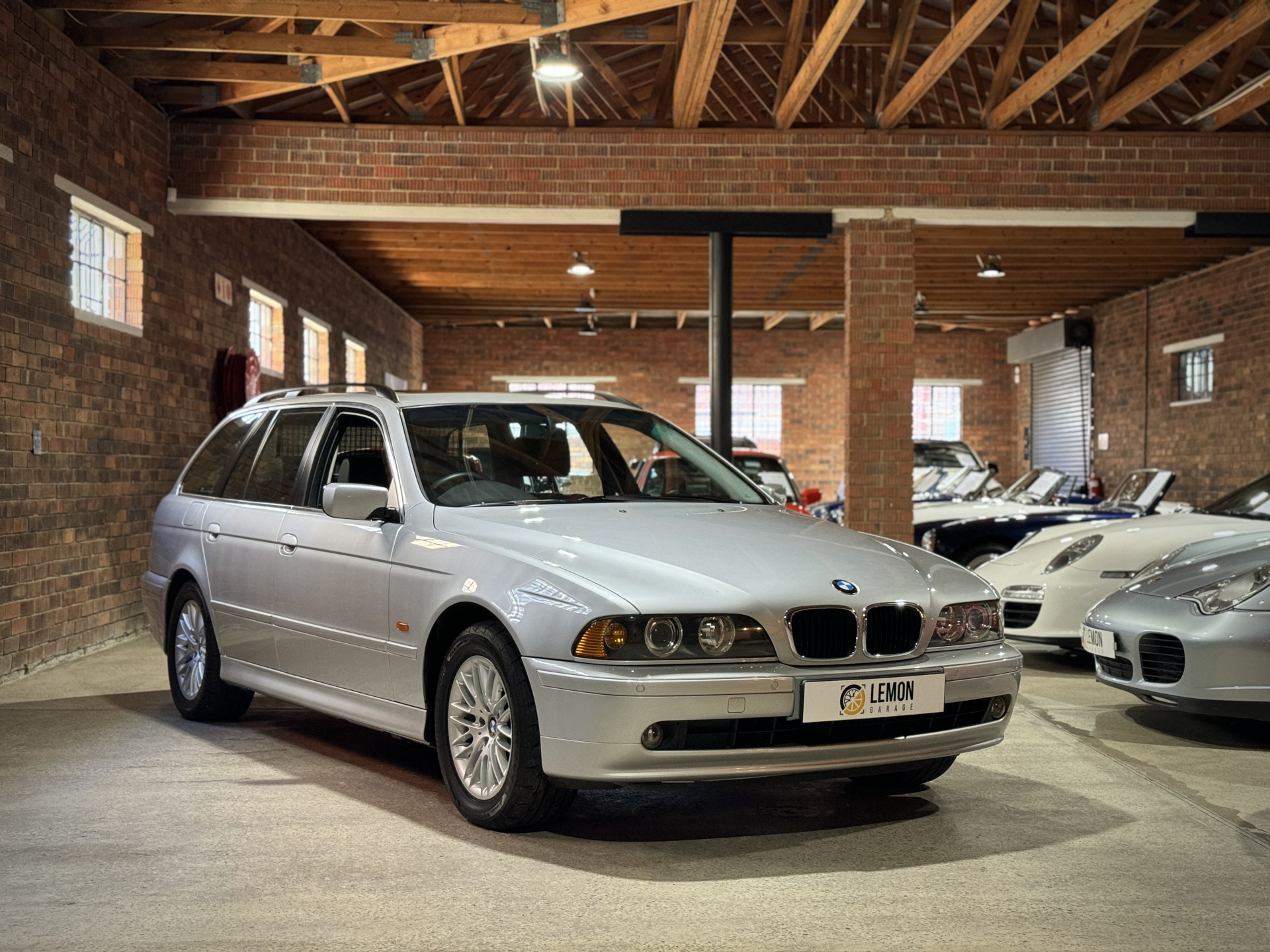 2002 BMW 525i Touring (E39)