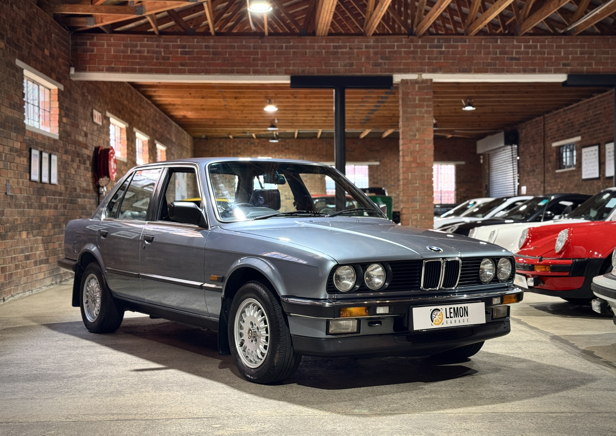 1988 BMW 320i (E30)