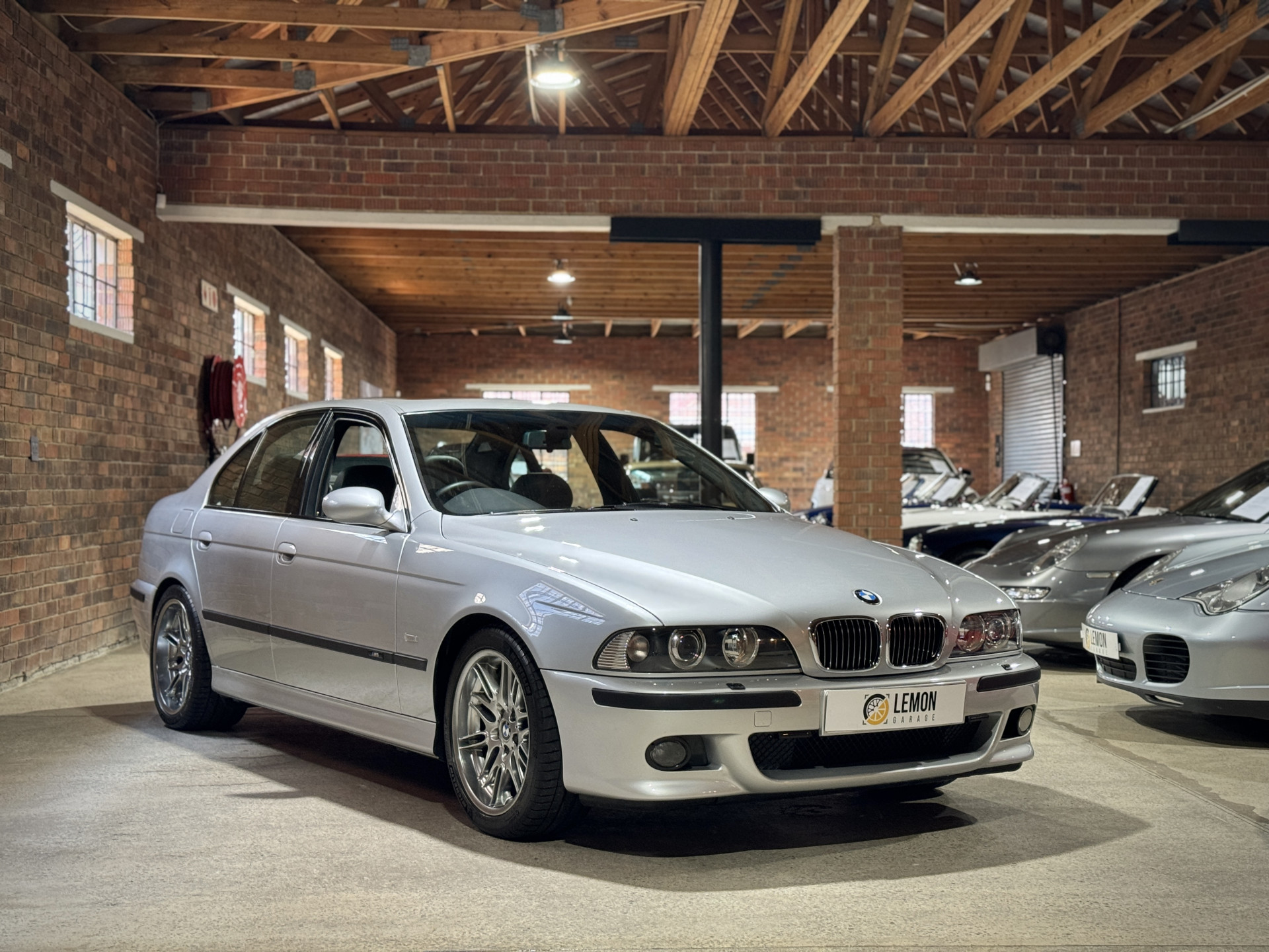 2000 BMW M5 (E39)