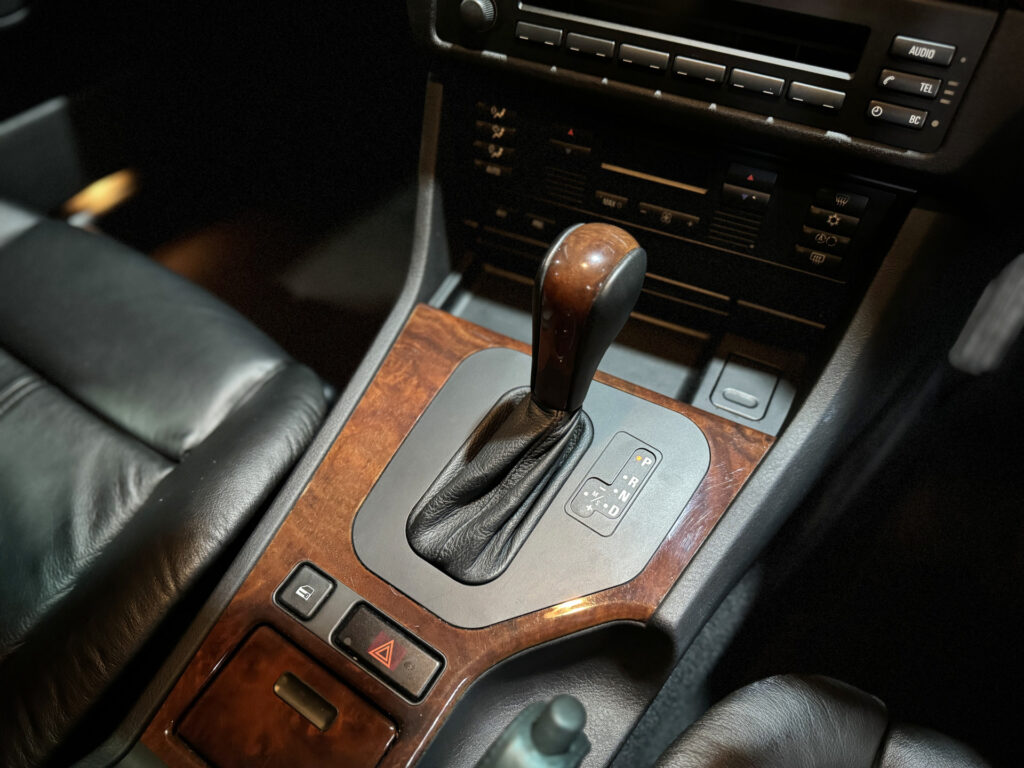2002 BMW 525i Touring (E39)