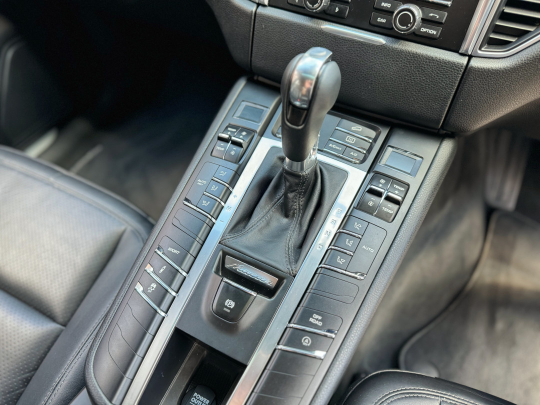 2015 Porsche Macan S