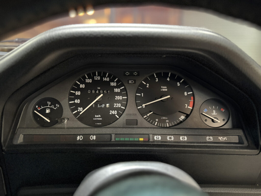 1989 BMW 325i (E30)