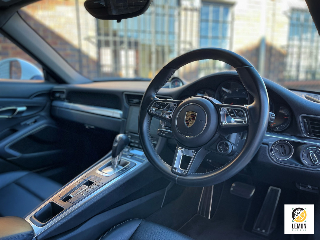 2017 Porsche 911 Carrera