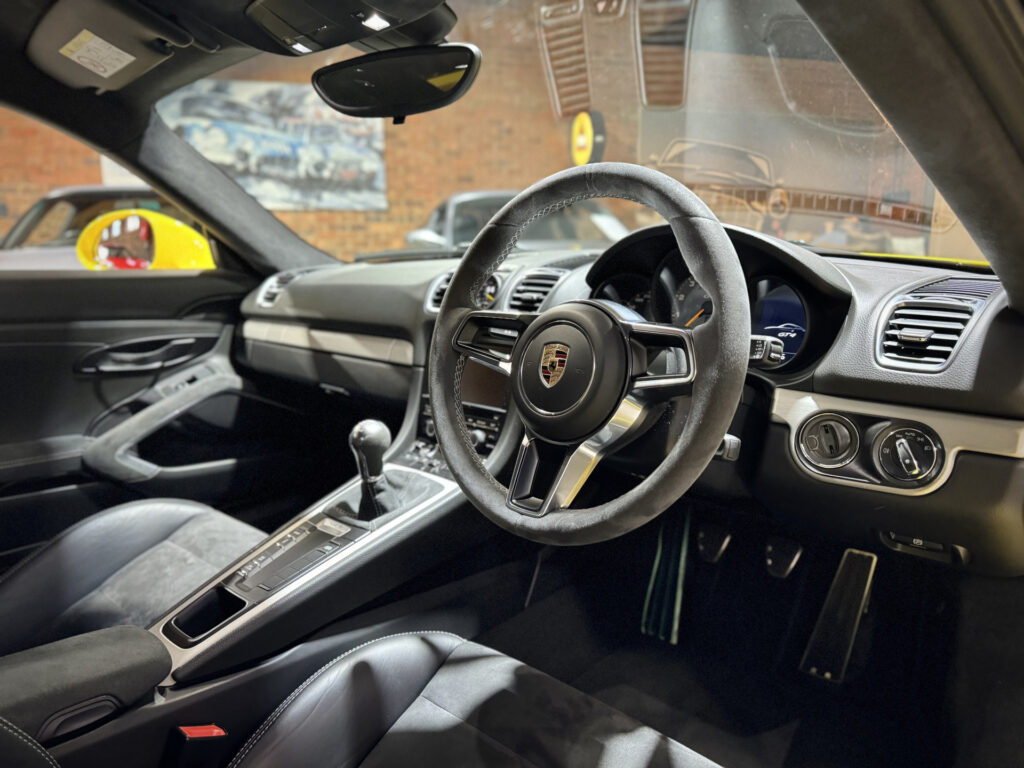 2016 Porsche Cayman GT4 (981)