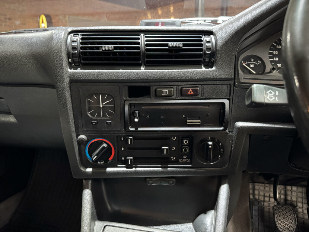 1992 BMW 318I (E30)