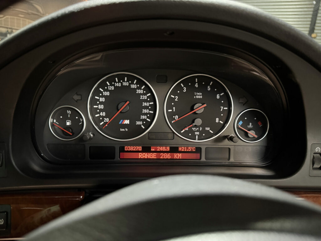2000 BMW M5 (E39)