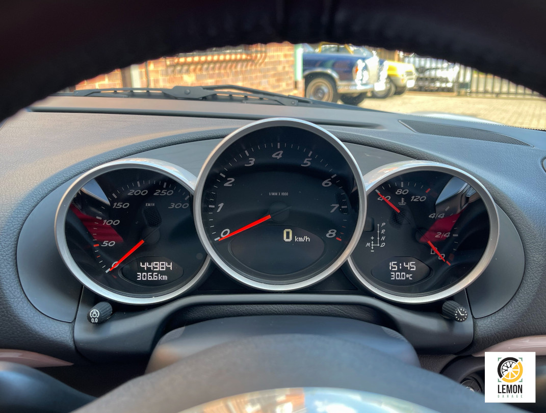 2011 Porsche Cayman R