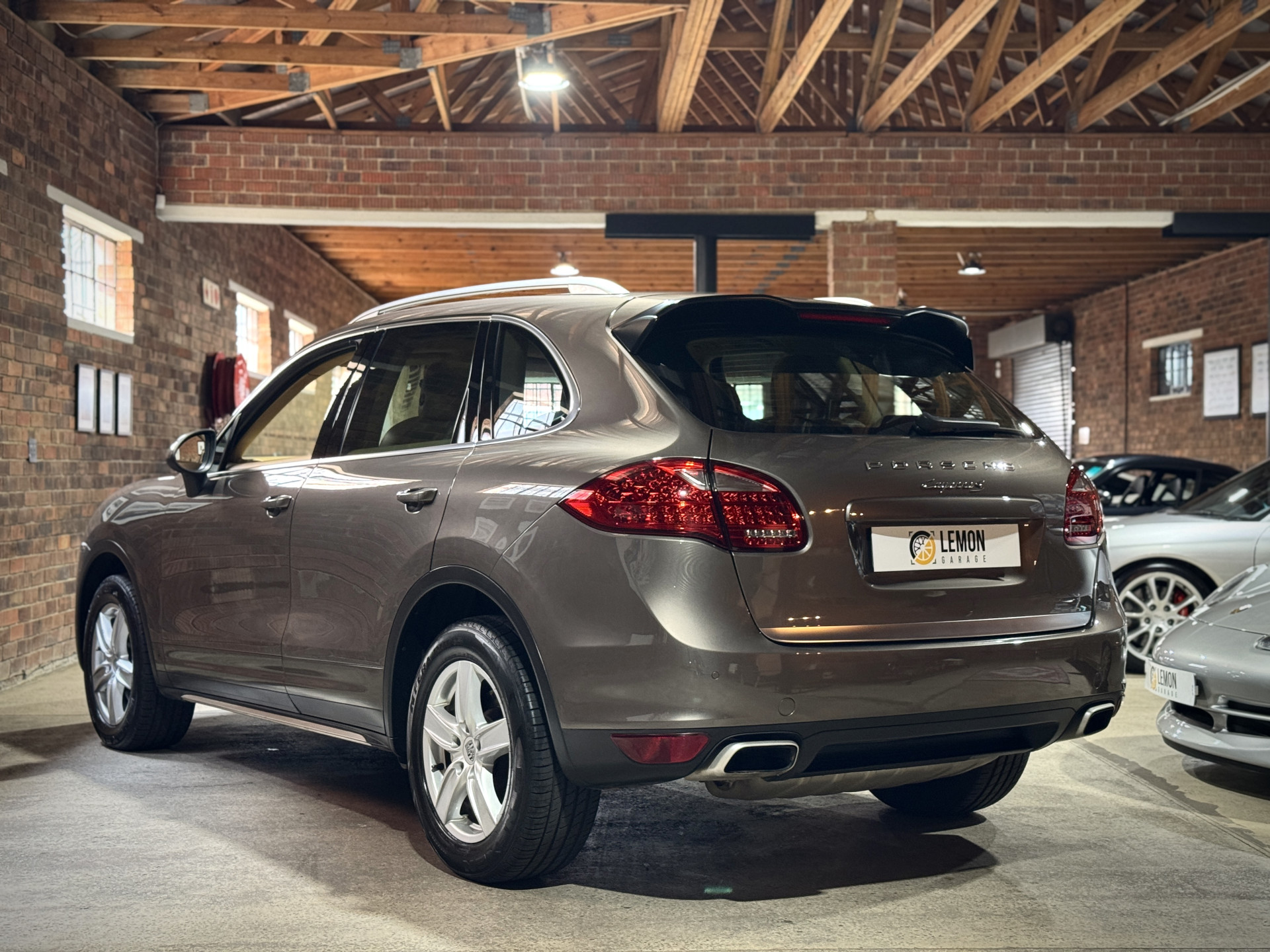 2011 Porsche Cayenne S (E2)