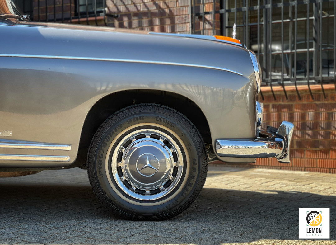 1959 Mercedes Benz 220 S Ponton Sedan