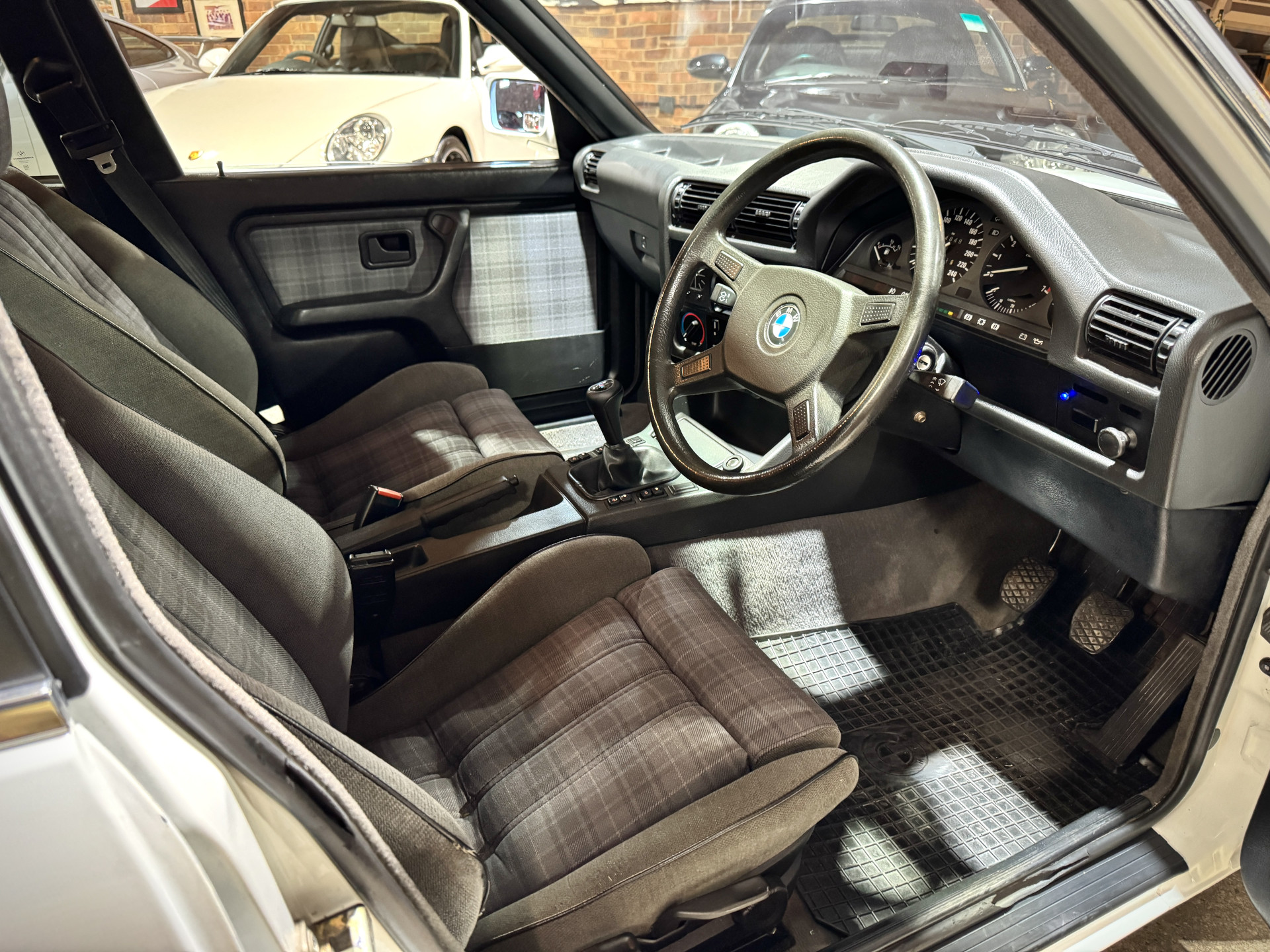 1992 BMW 318I (E30)