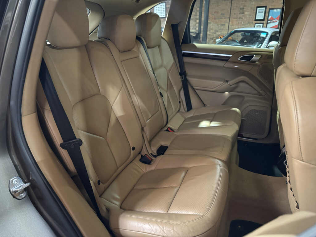 2011 Porsche Cayenne S (E2)