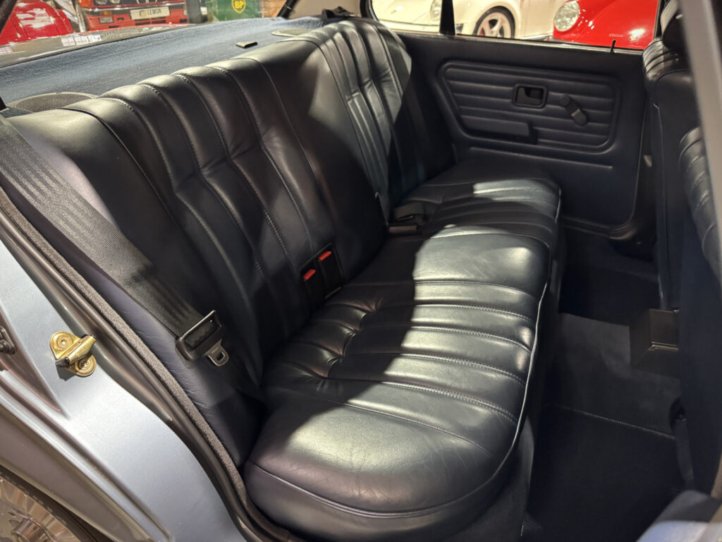 1988 BMW 320i (E30)