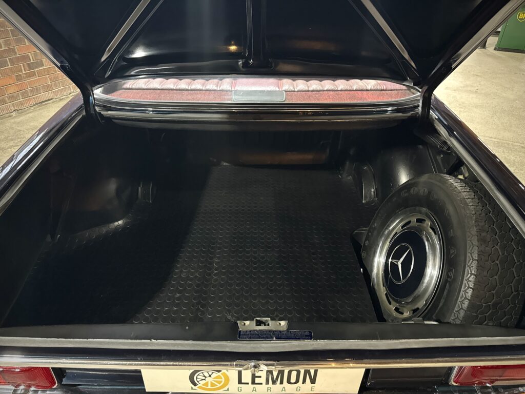 1972 Mercedes Benz 250 CE W114