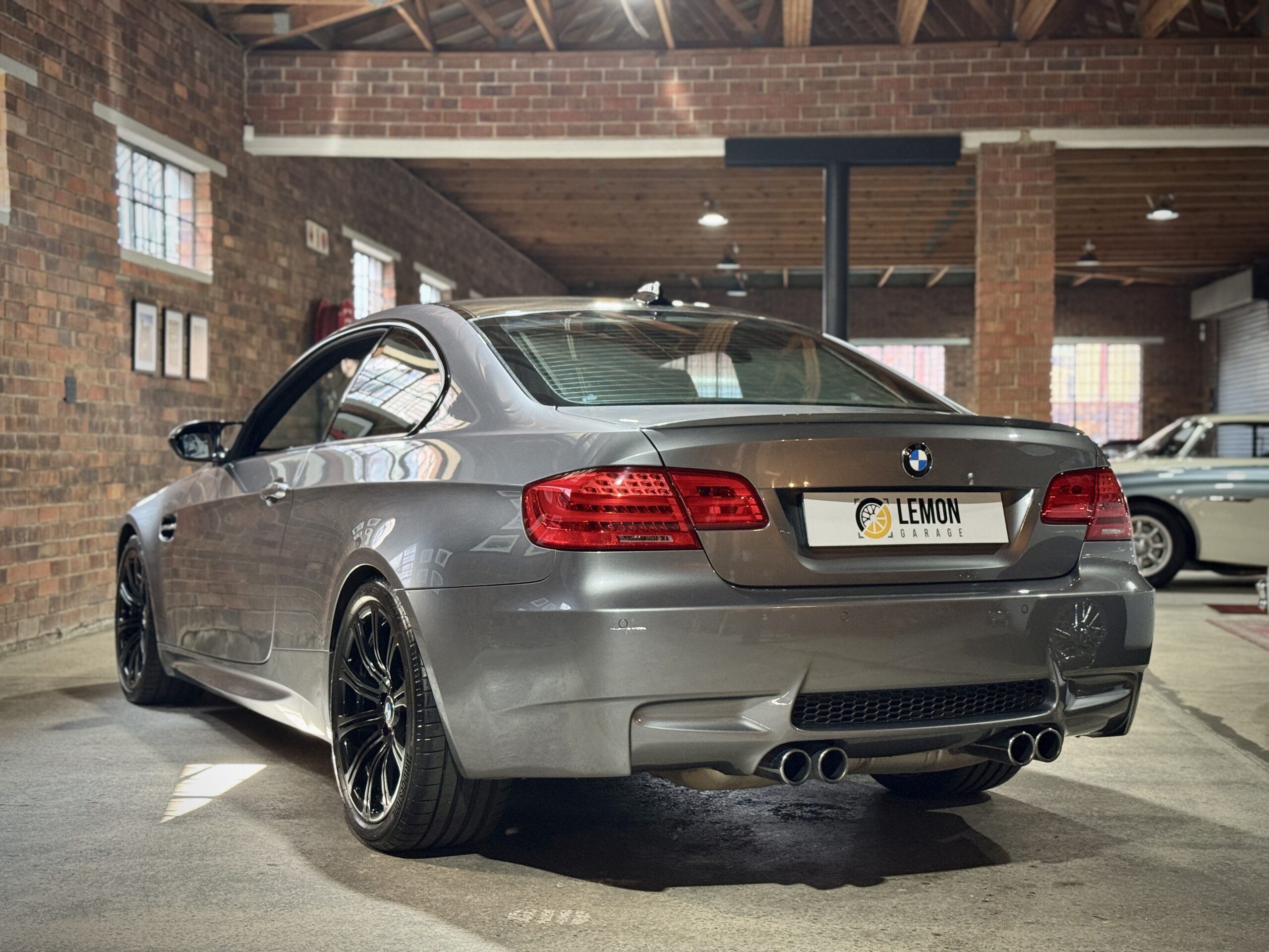 2010 BMW M3 DCT (E92)