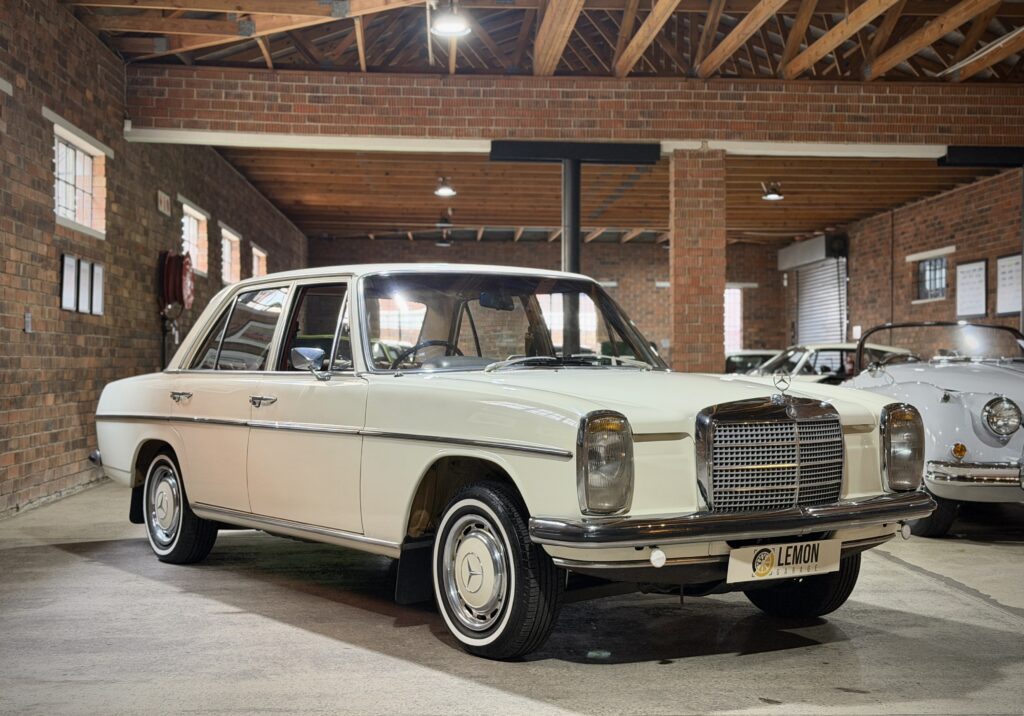 1972 Mercedes Benz W114 230-6