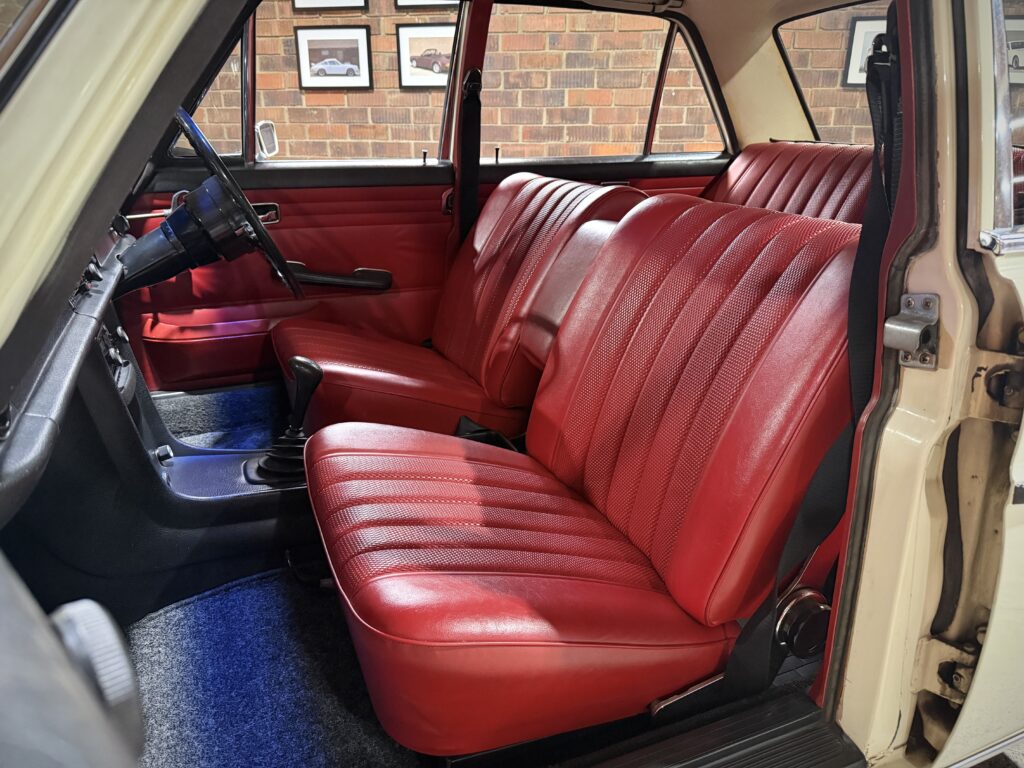 1972 Mercedes Benz W114 230-6