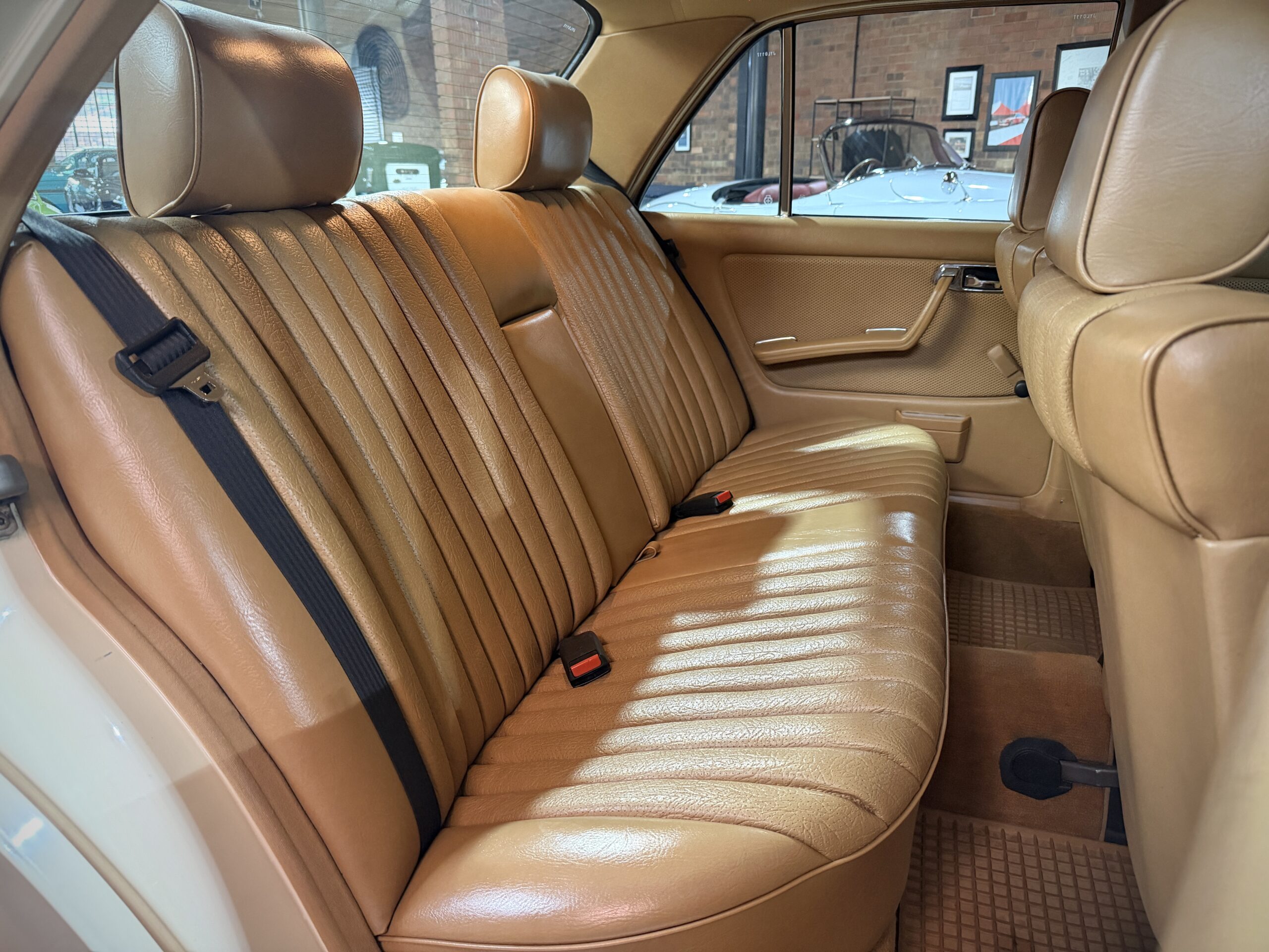 1984 Mercedes Benz 230E W123