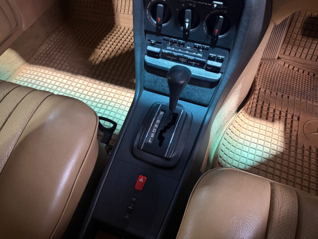 1984 Mercedes Benz 230E W123