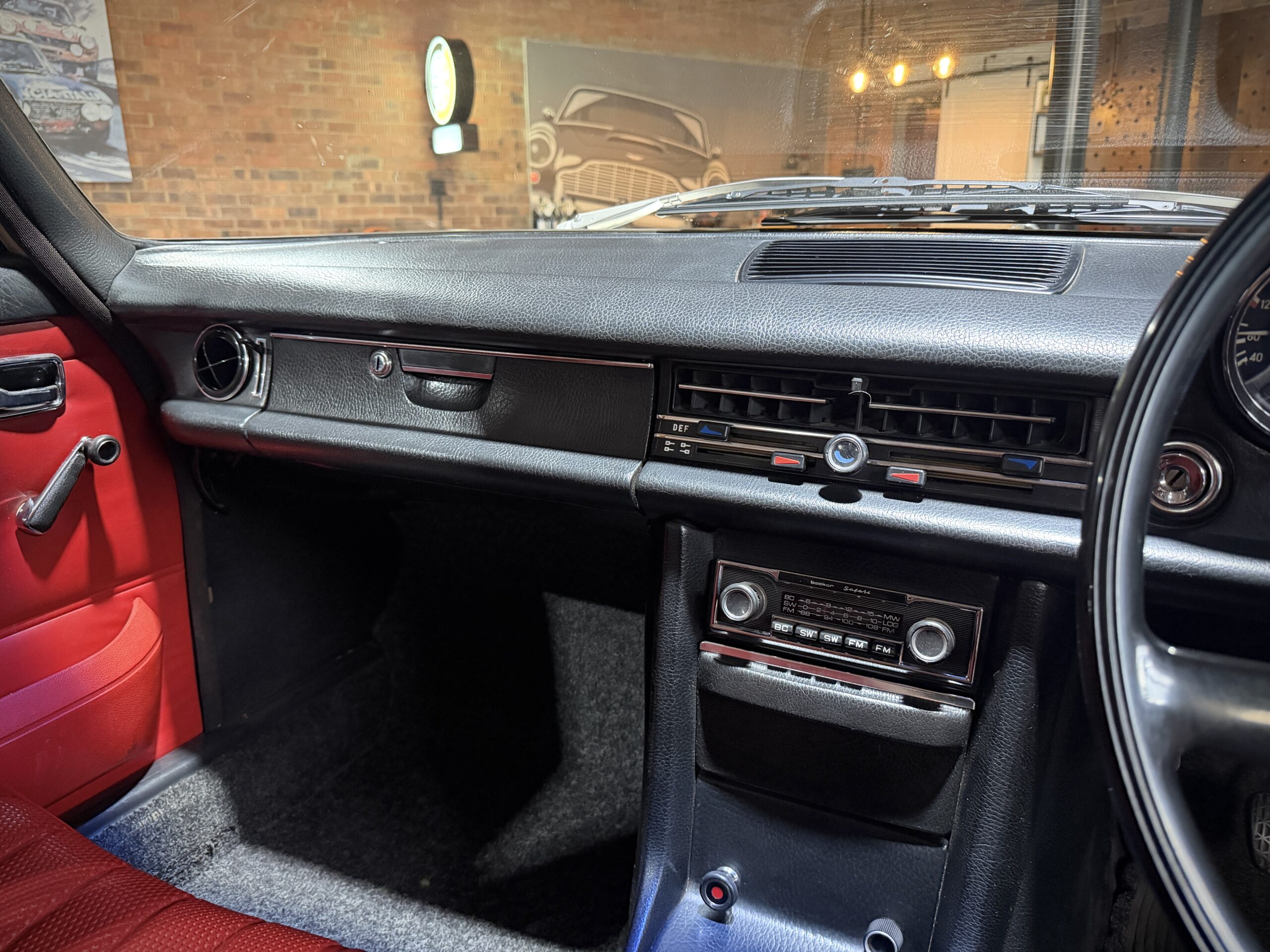 1972 Mercedes Benz W114 230-6