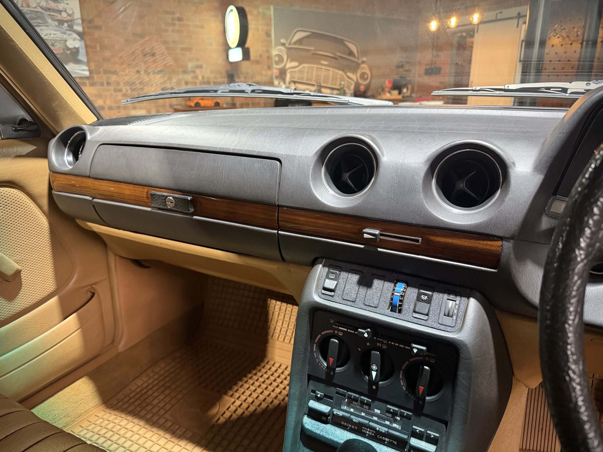 1984 Mercedes Benz 230E W123