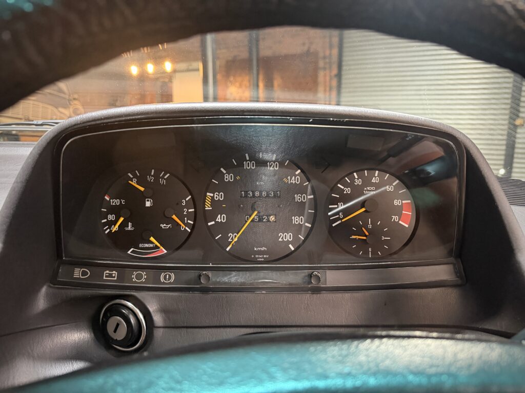 1984 Mercedes Benz 230E W123