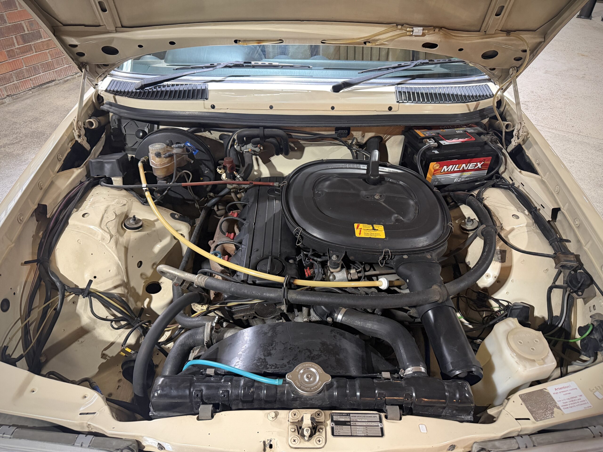 1984 Mercedes Benz 230E W123