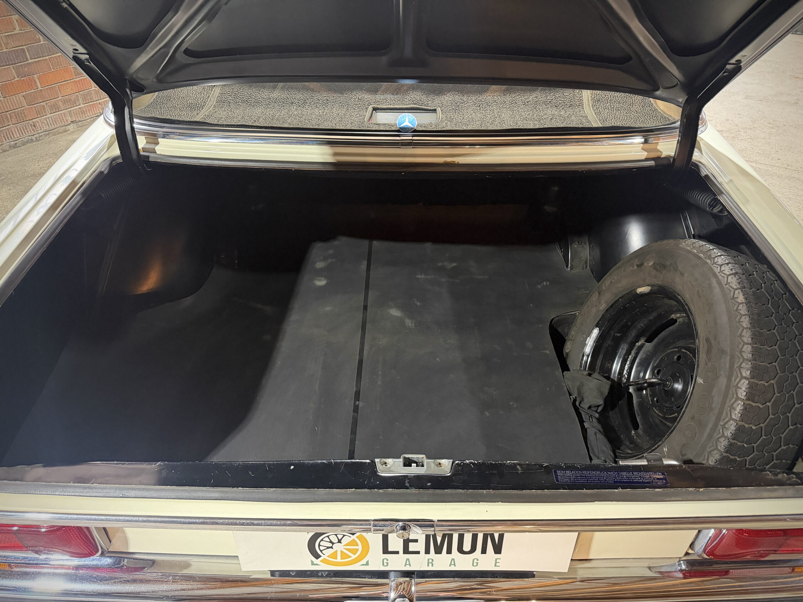 1972 Mercedes Benz W114 230-6