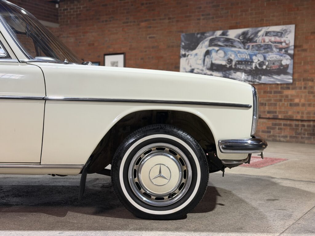1972 Mercedes Benz W114 230-6