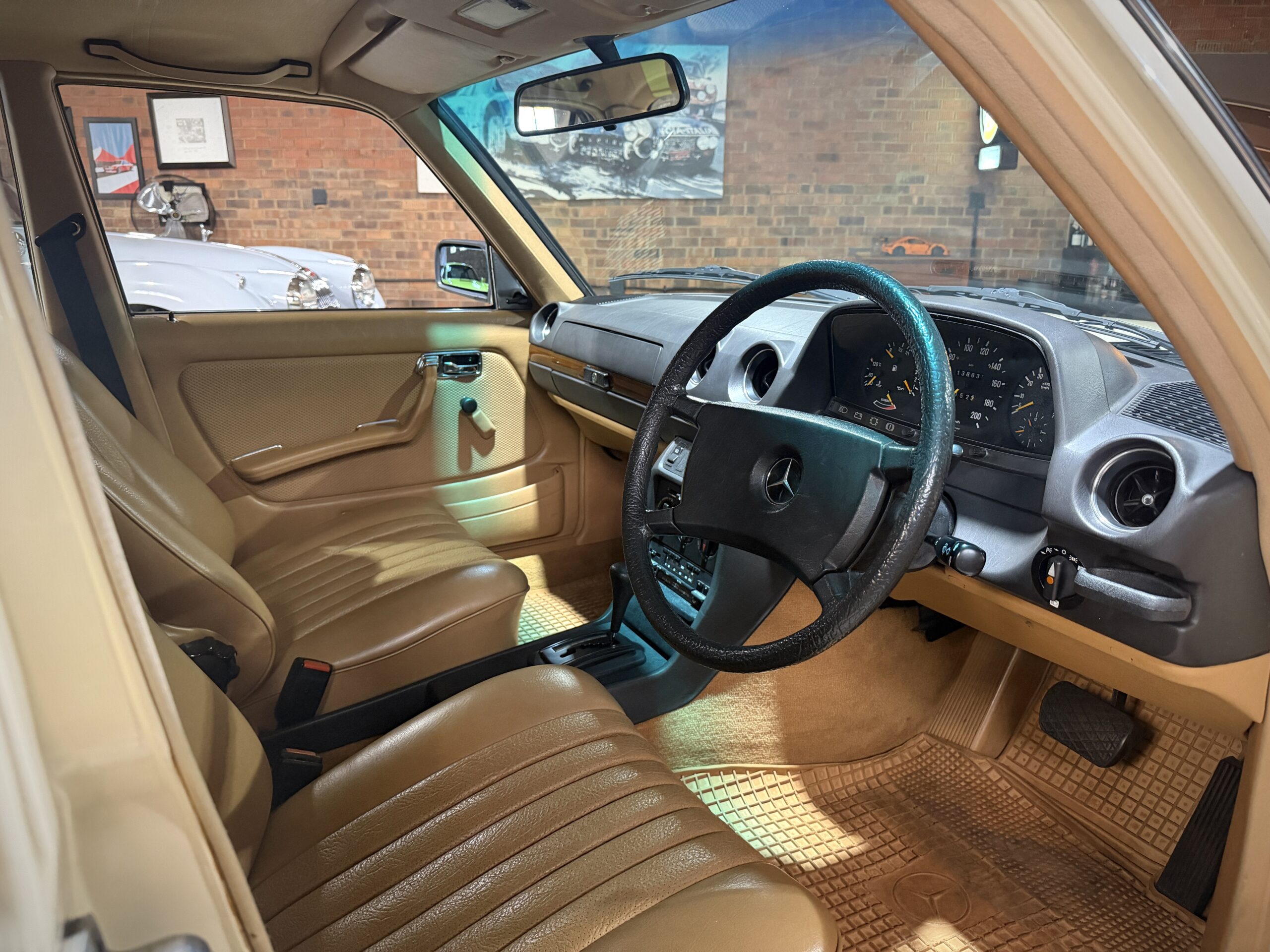 1984 Mercedes Benz 230E W123