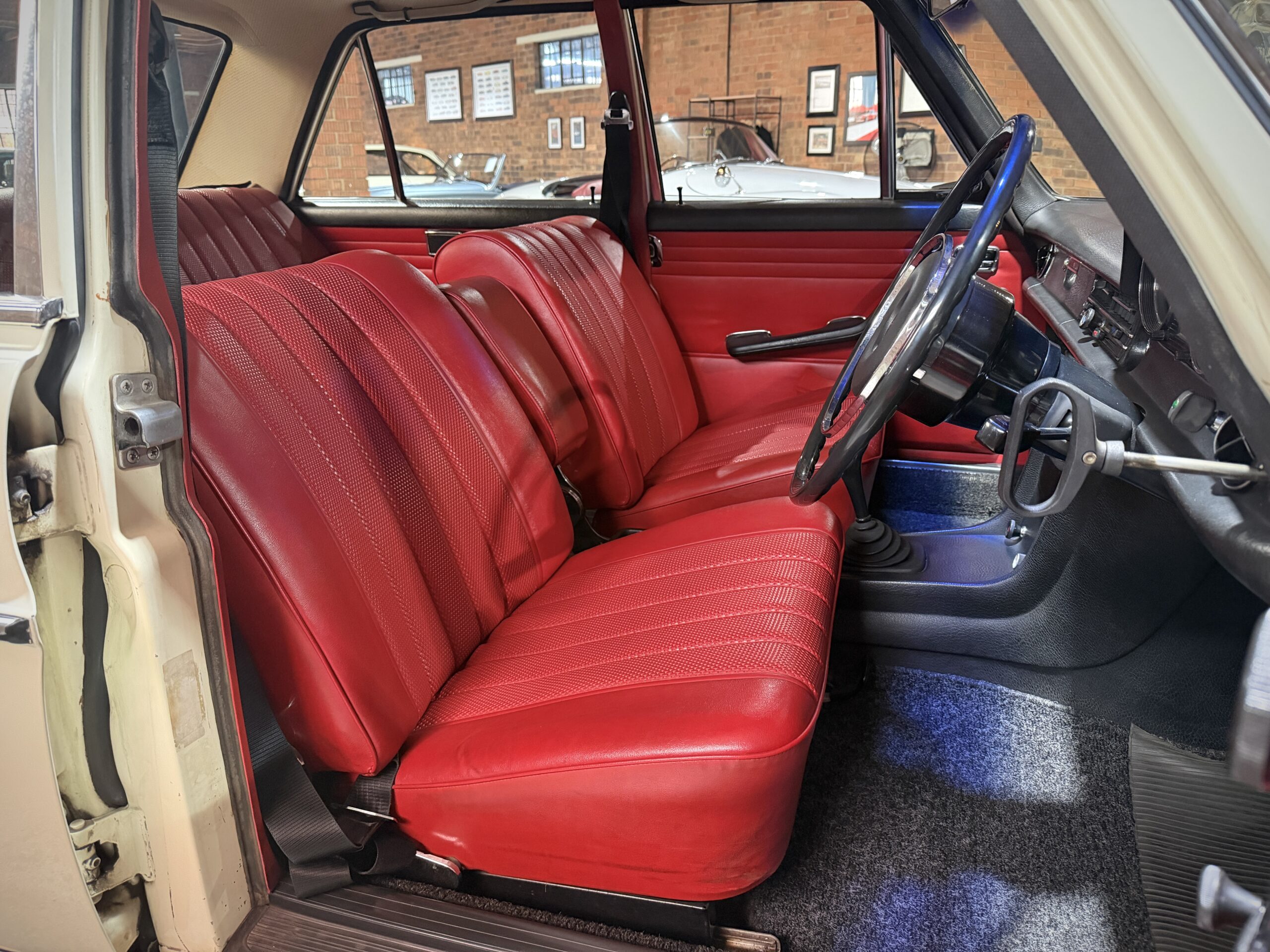 1972 Mercedes Benz W114 230-6