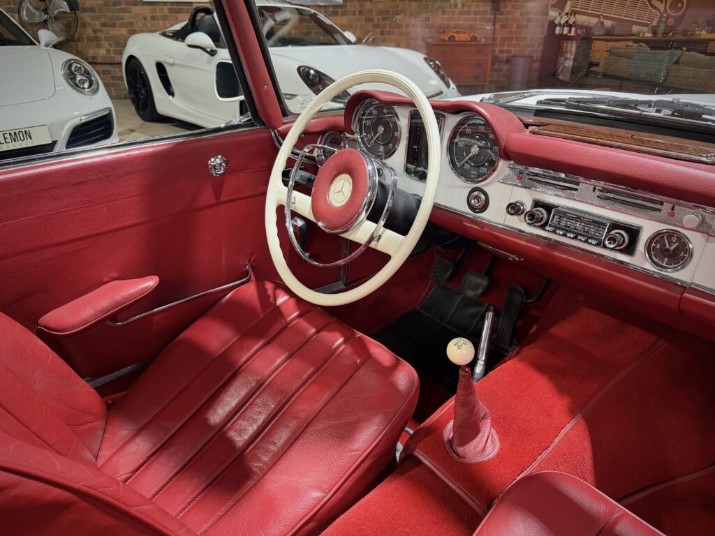 1966 Mercedes 230 SL W113