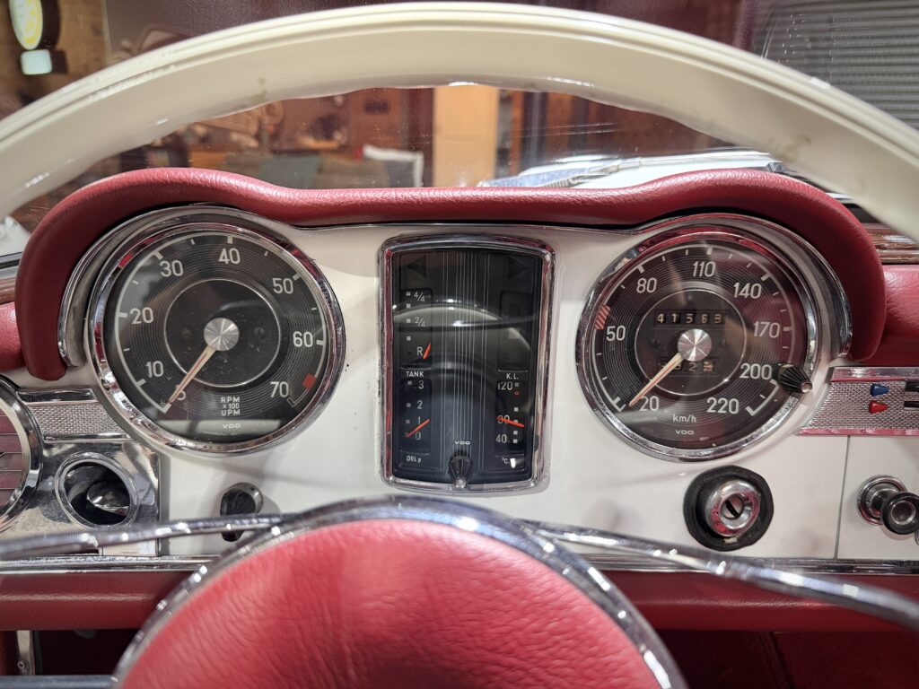 1966 Mercedes 230 SL W113