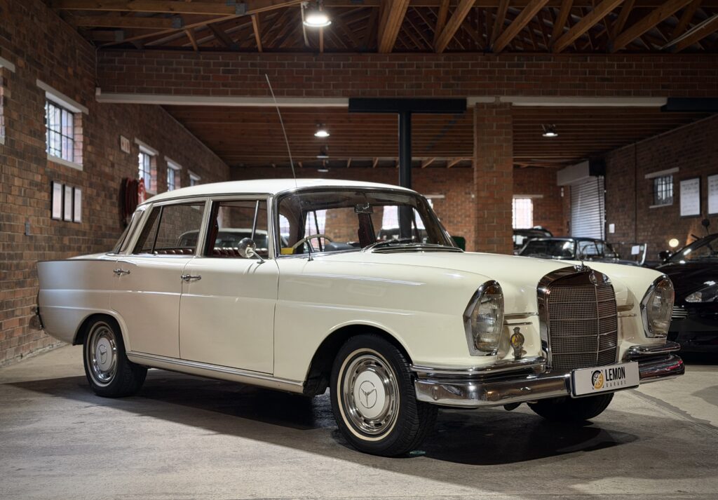 1965 Mercedes Benz 220 S W111