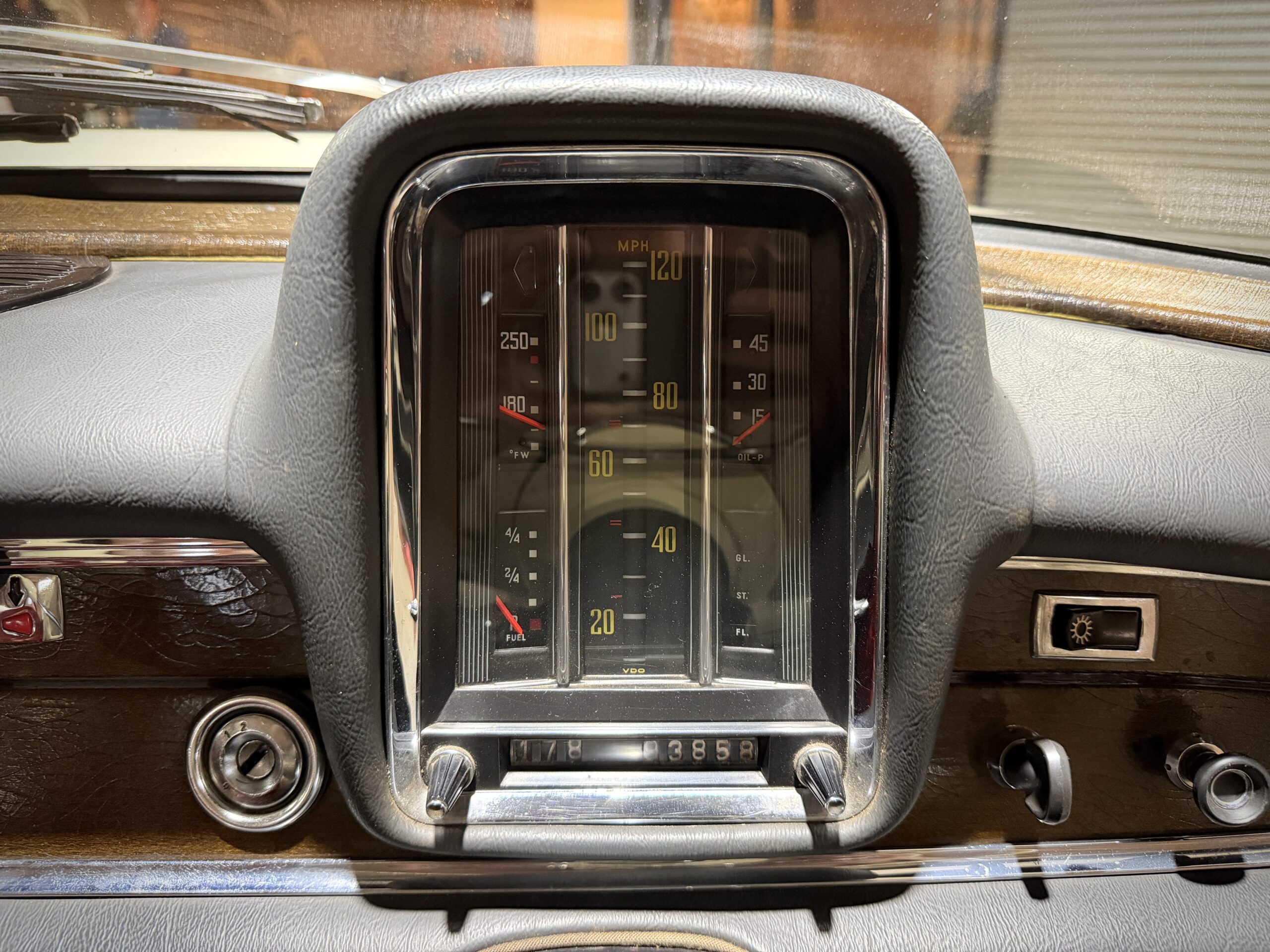 1965 Mercedes Benz 220 S W111