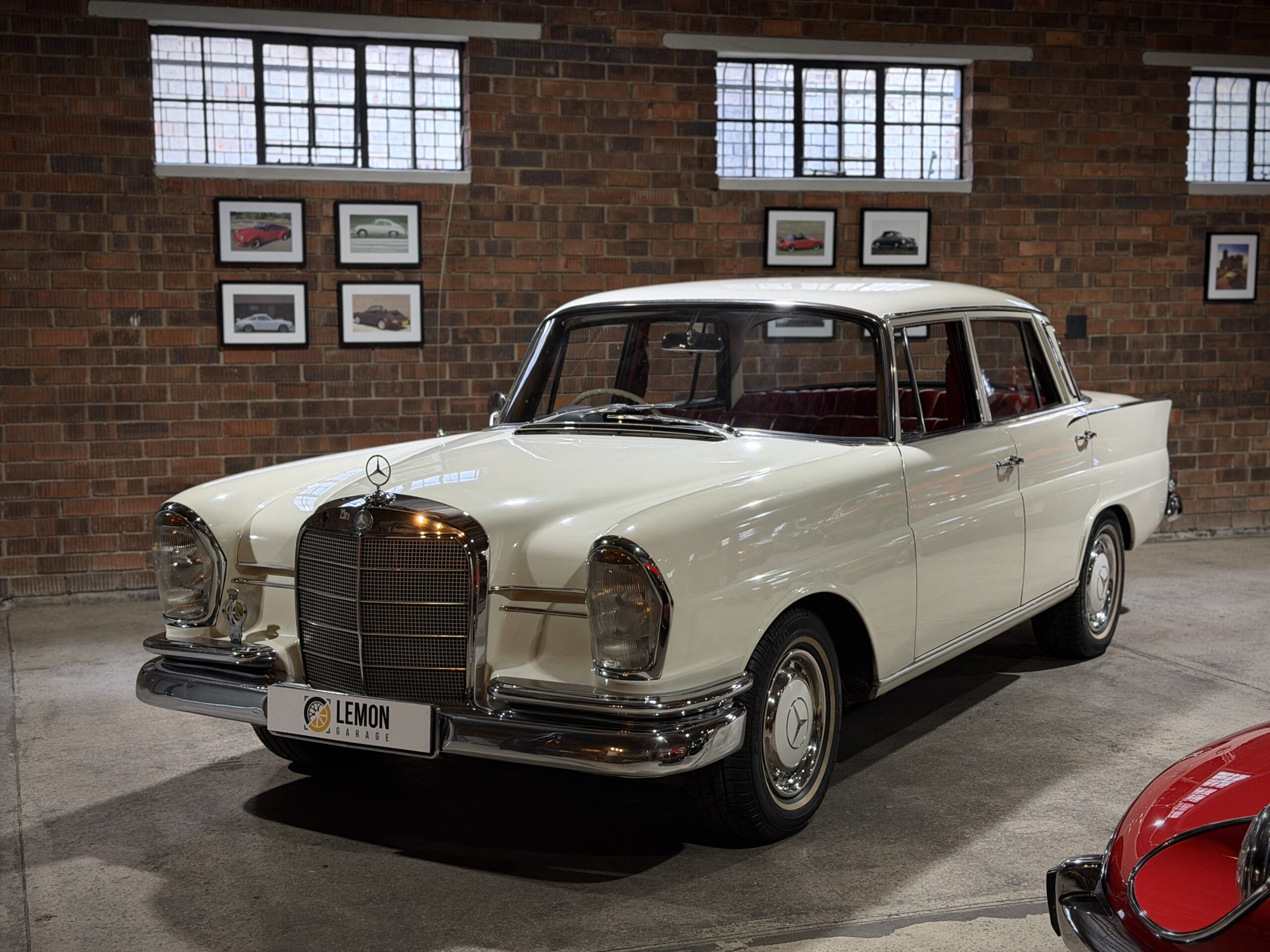 1965 Mercedes Benz 220 S W111