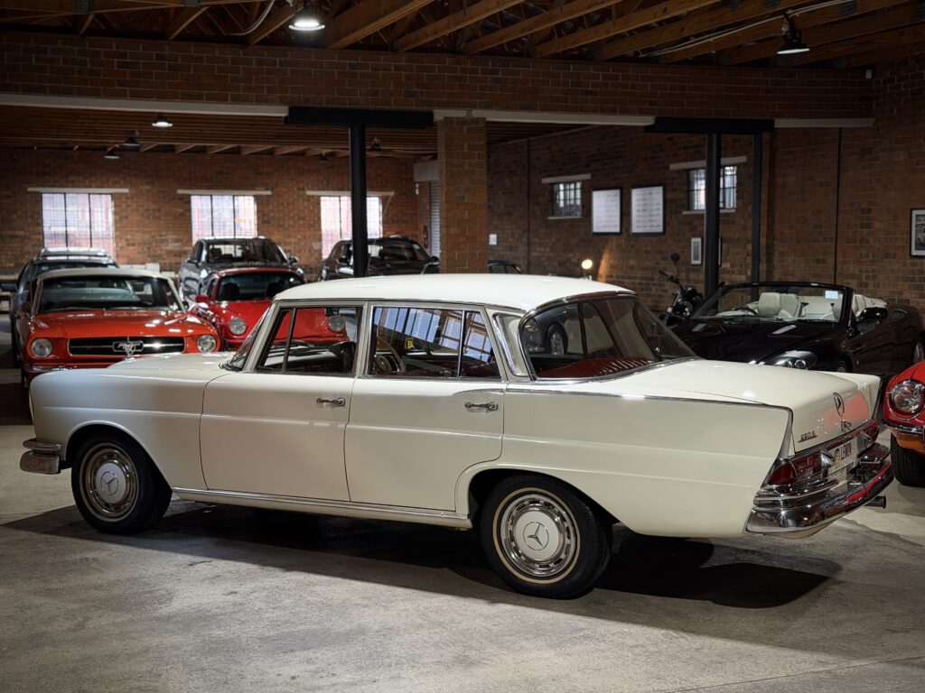 1965 Mercedes Benz 220 S W111