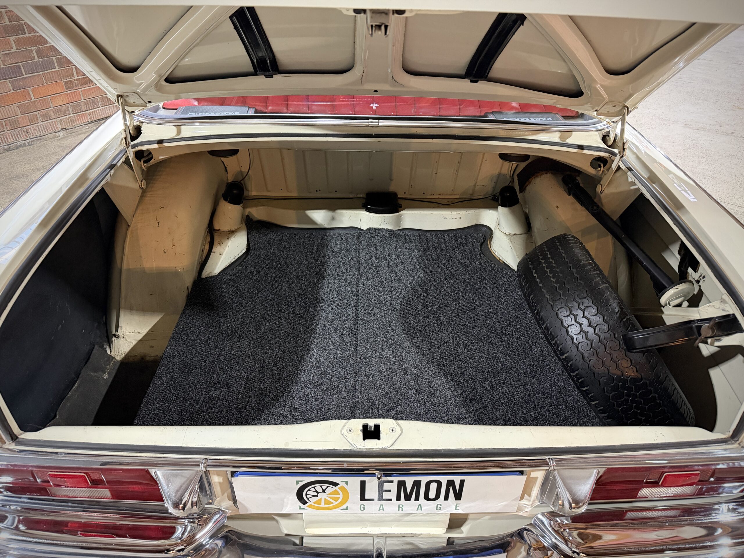 1965 Mercedes Benz 220 S W111
