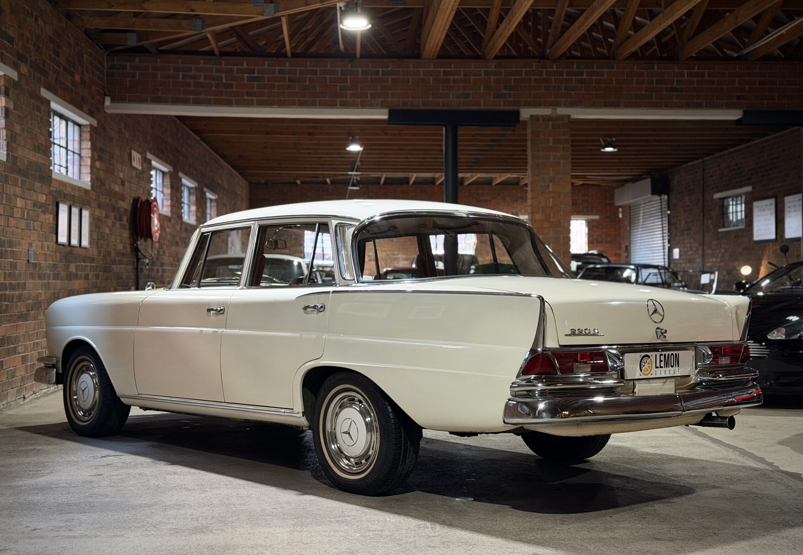 1965 Mercedes Benz 220 S W111