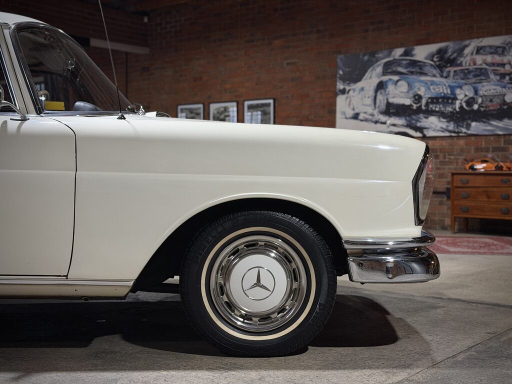 1965 Mercedes Benz 220 S W111