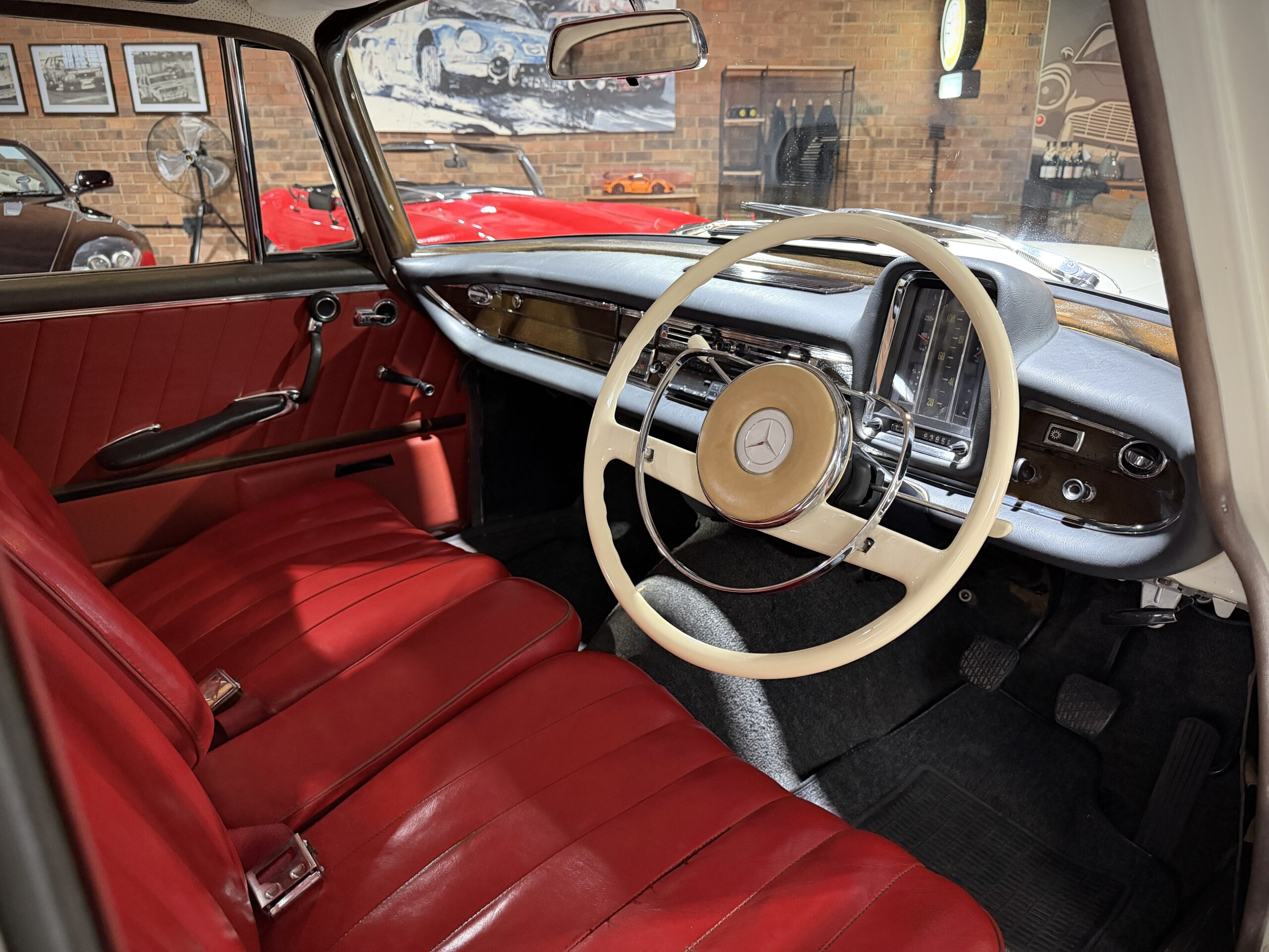 1965 Mercedes Benz 220 S W111