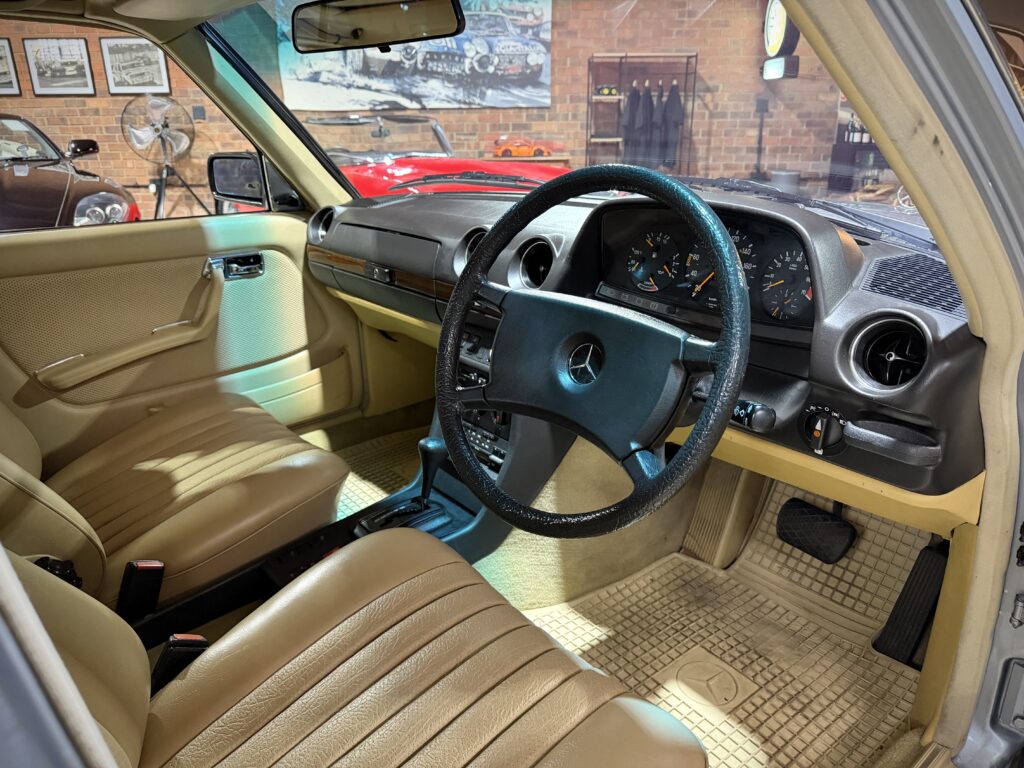 1983 Mercedes Benz 230E W123