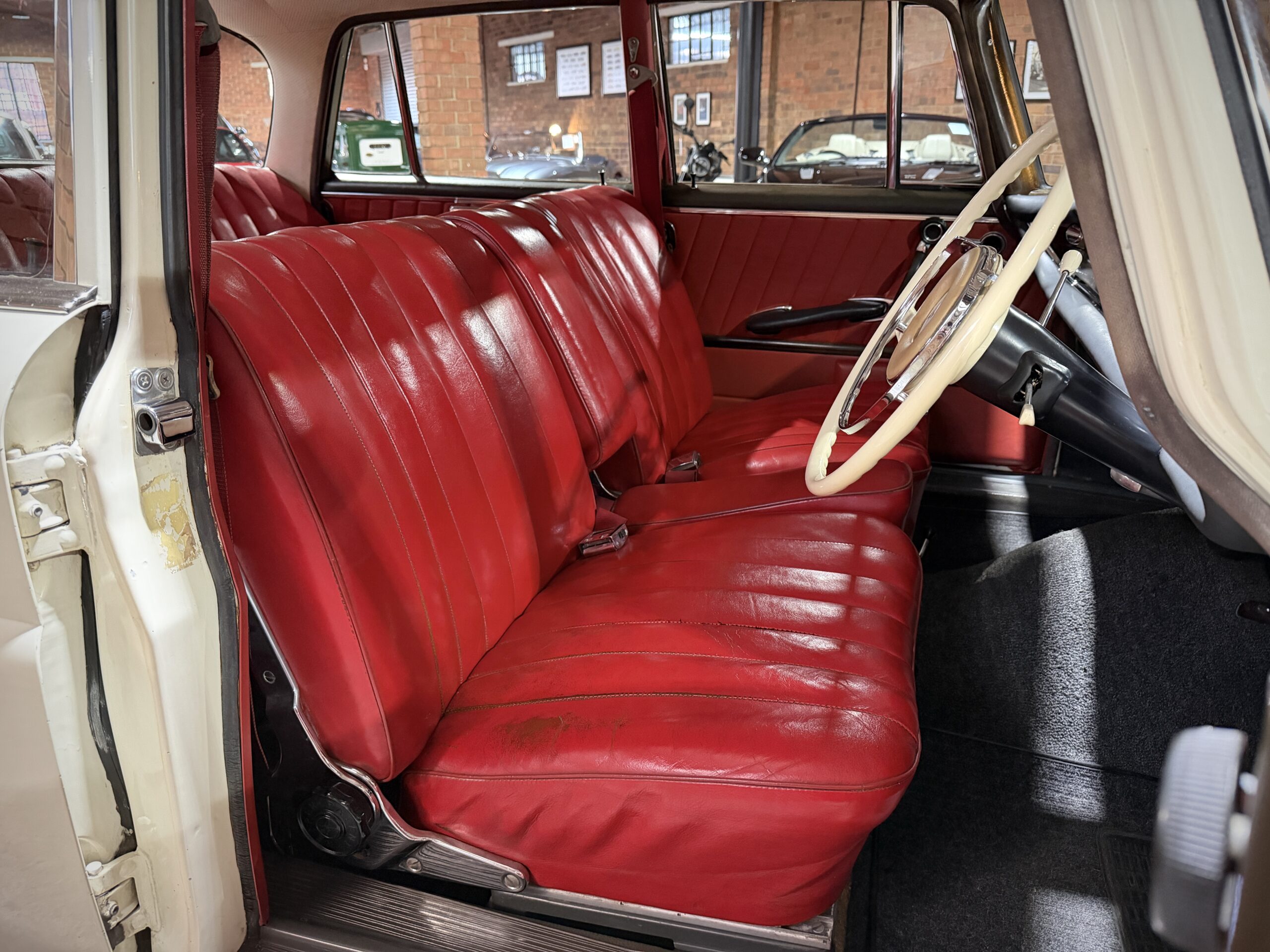 1965 Mercedes Benz 220 S W111