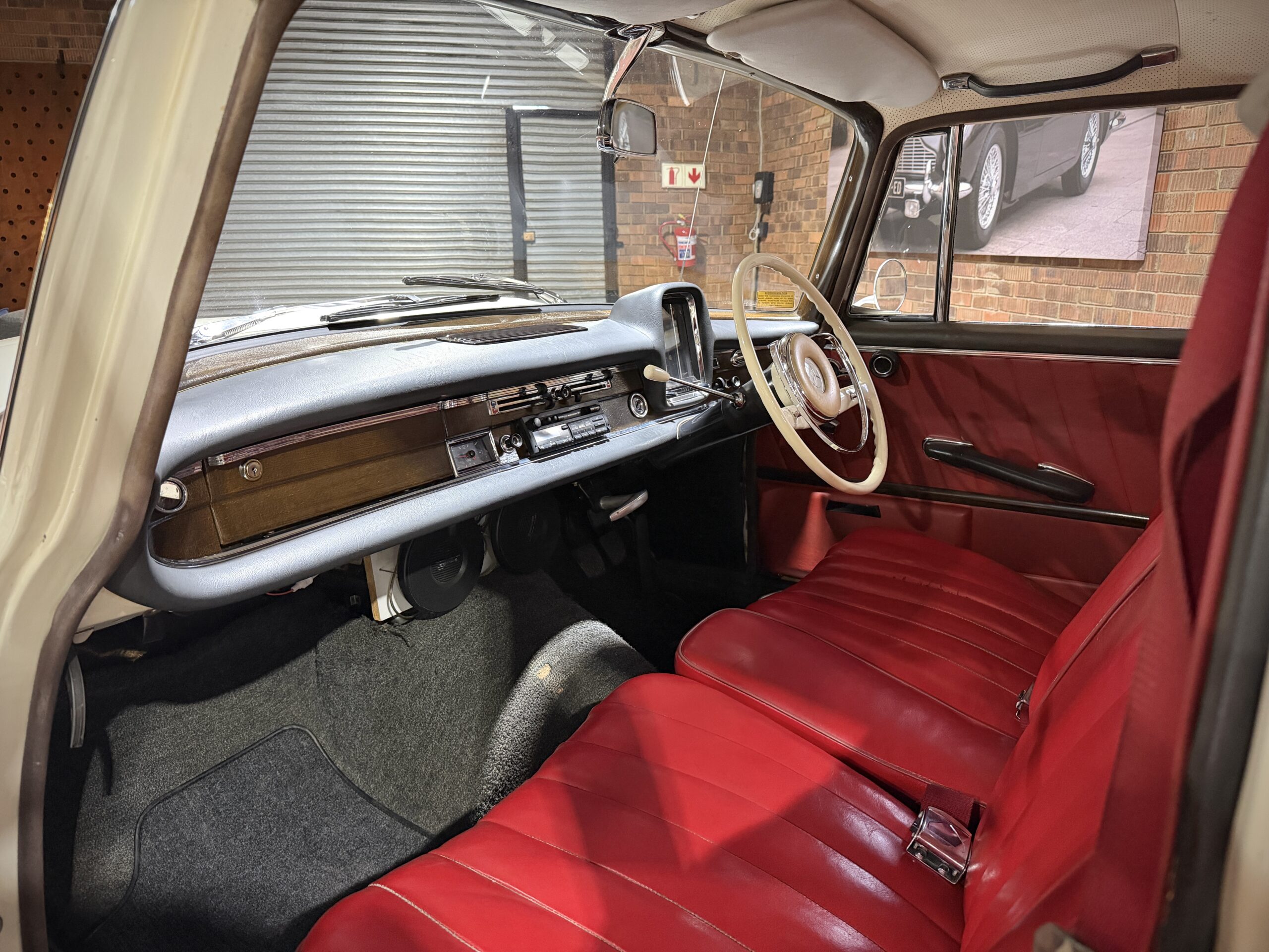1965 Mercedes Benz 220 S W111