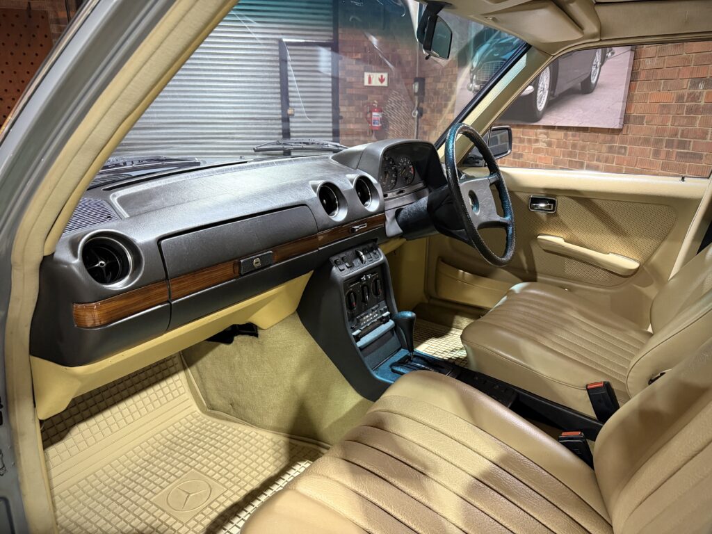 1983 Mercedes Benz 230E W123