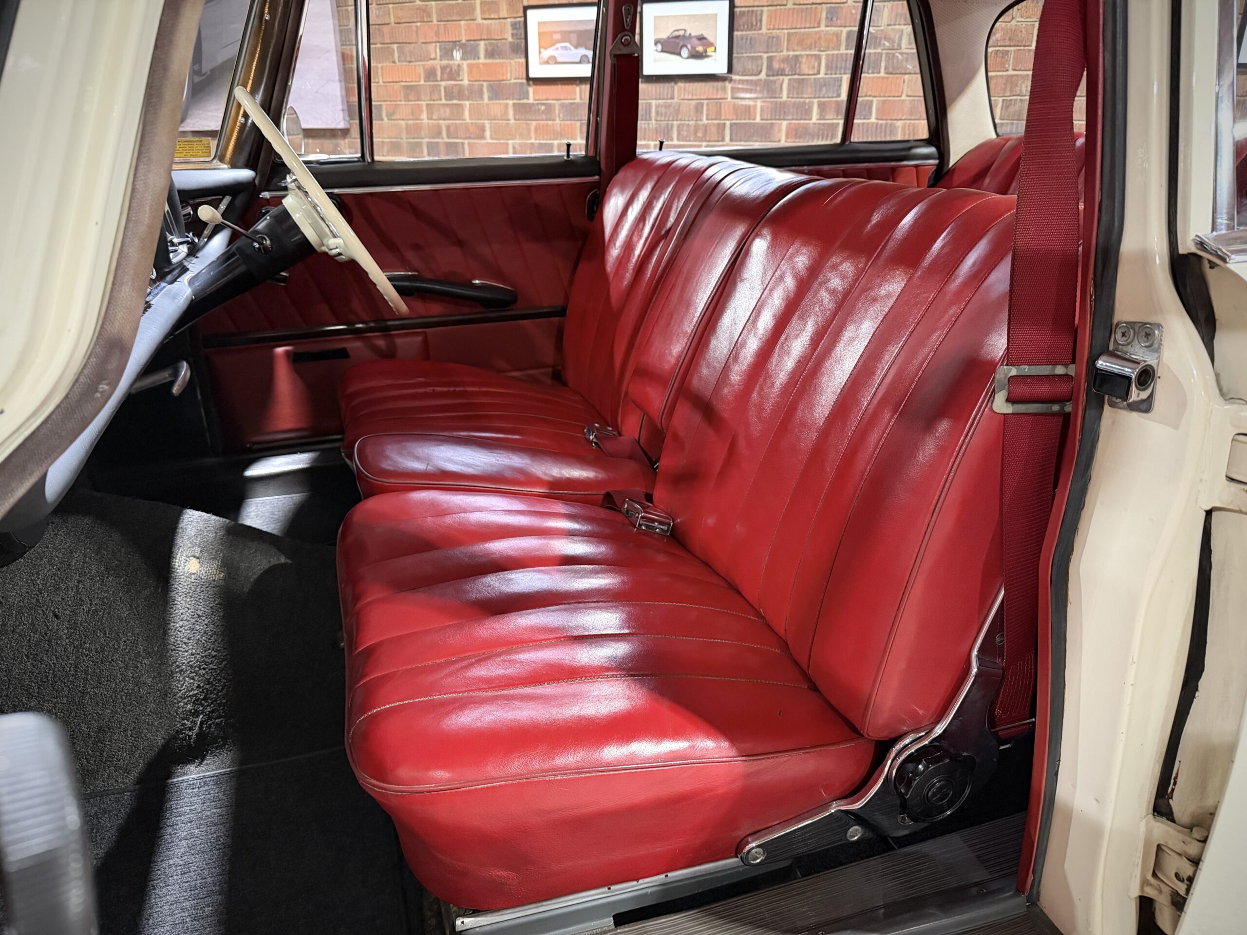 1965 Mercedes Benz 220 S W111