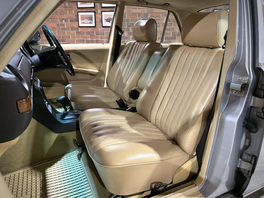 1983 Mercedes Benz 230E W123