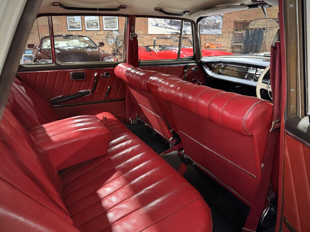 1965 Mercedes Benz 220 S W111